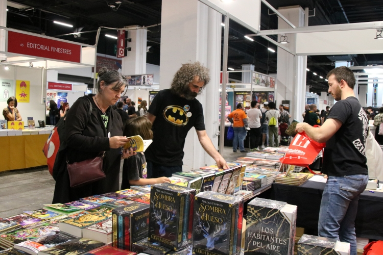 A stand in the Comic fair on May 8, 2022 (by Carola López)
